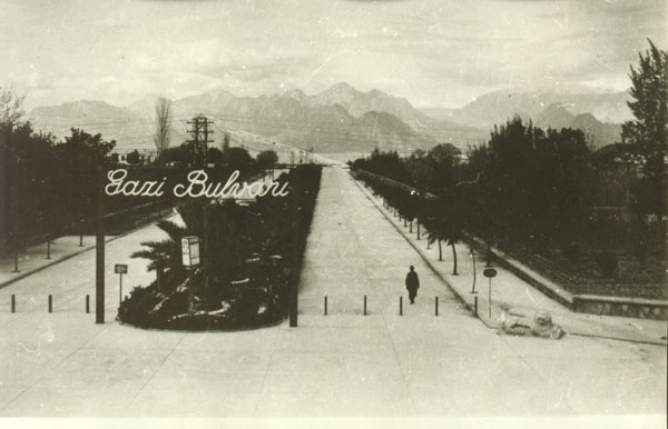 Antalyanın Tarihçesi — Antalya Eski Karaalioğlu Parkı , Gazi Bulvari