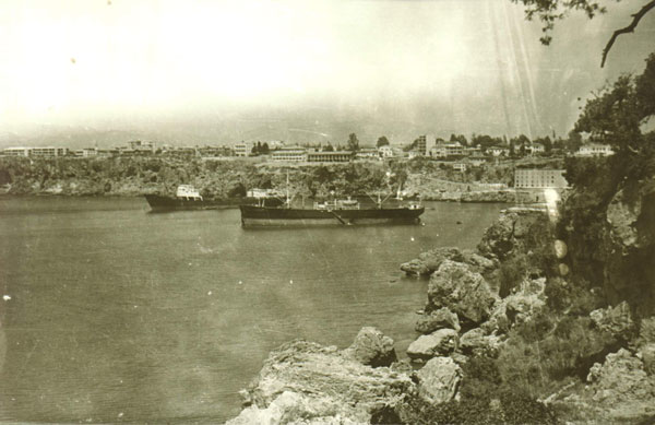Antalyanın Tarihçesi — Antalya İskelesinin Eski Halinden Bir Anı